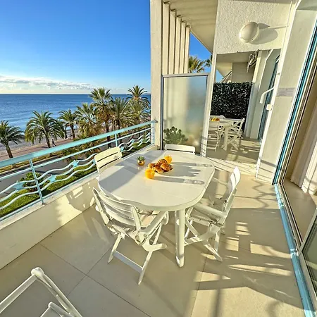 Sea Front Promenade Apartment *
